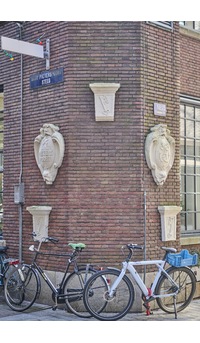 Sint Pietersgasthuis<br />Nes 60<br /><br />Oorspronkelijk gebouw afgebroken Huidig exterieur